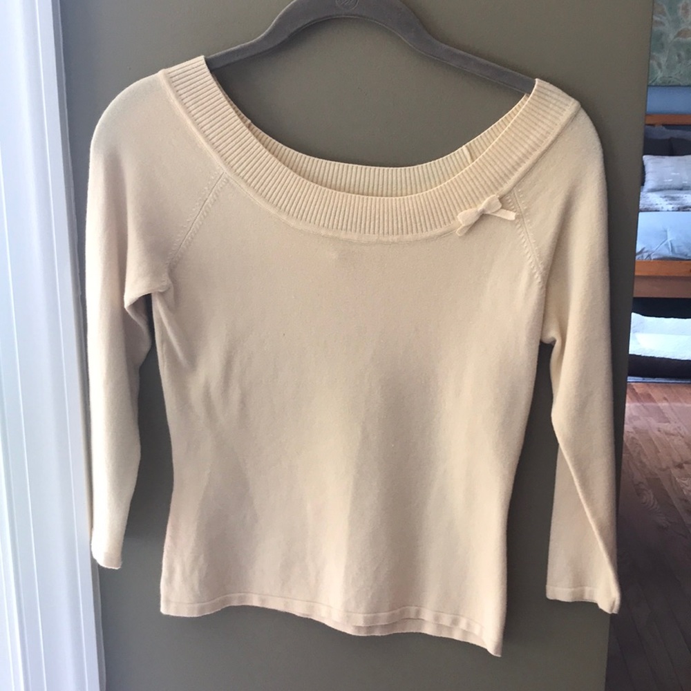 Cute yellow top